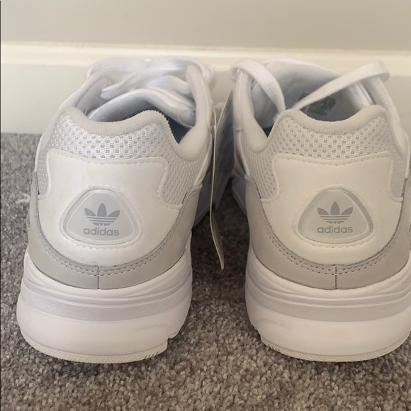 Men’s Adidas Sneakers - Picture 4 of 7